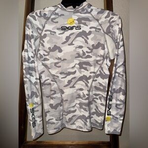 SKINS Men's Long Sleeve Compression Top Gray Camo